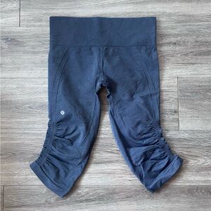 lululemon athletica navy blue ribbed scrunch capri leggings